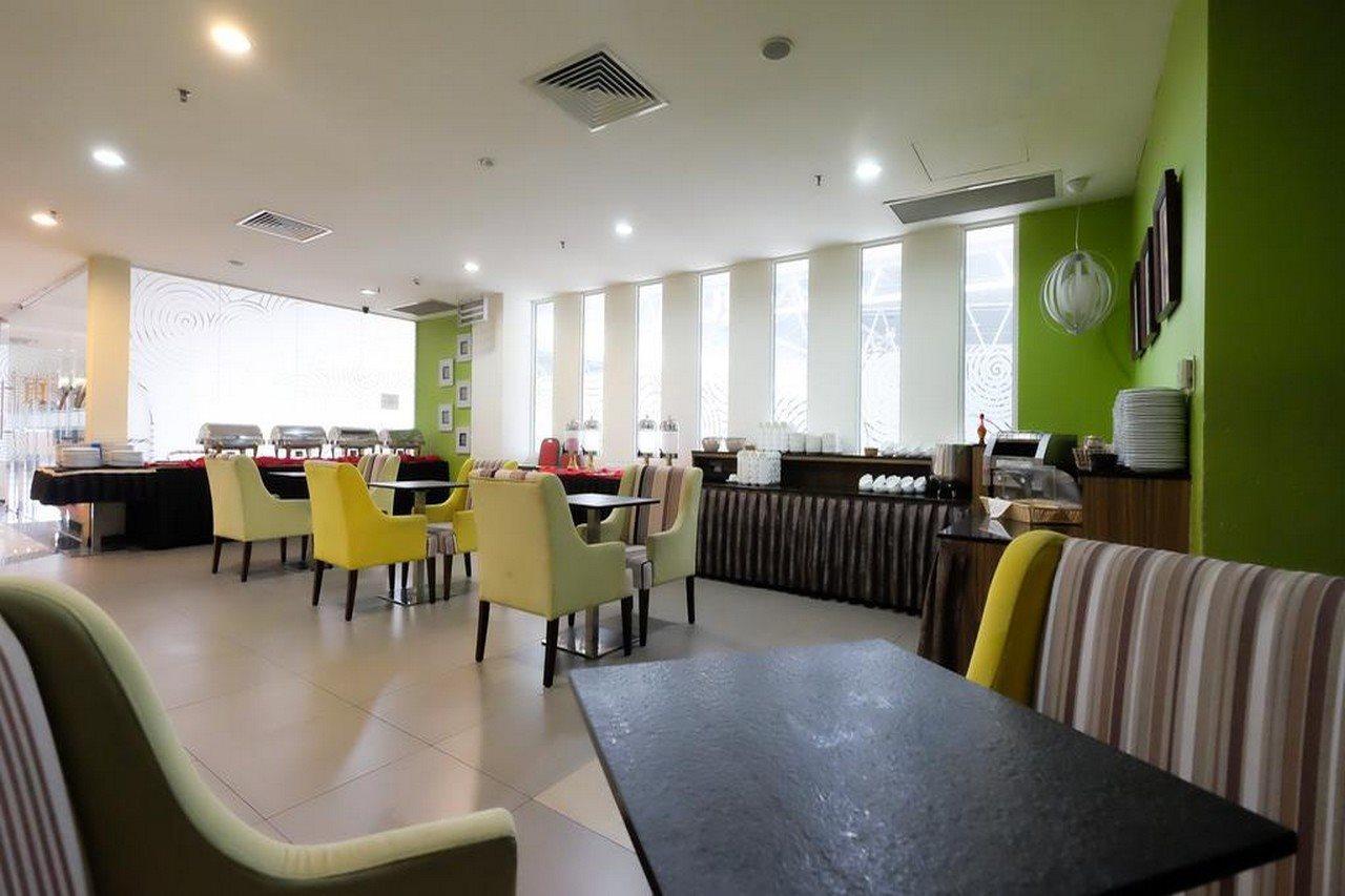 Times Hotel Brunei Bandar Seri Begawan Esterno foto