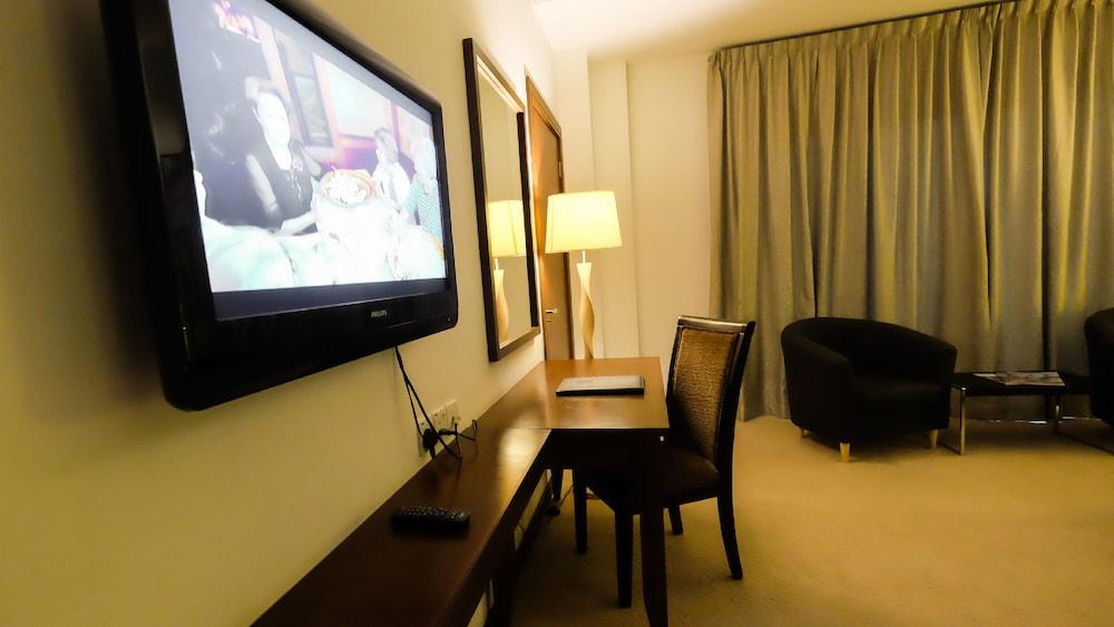 Times Hotel Brunei Bandar Seri Begawan Esterno foto