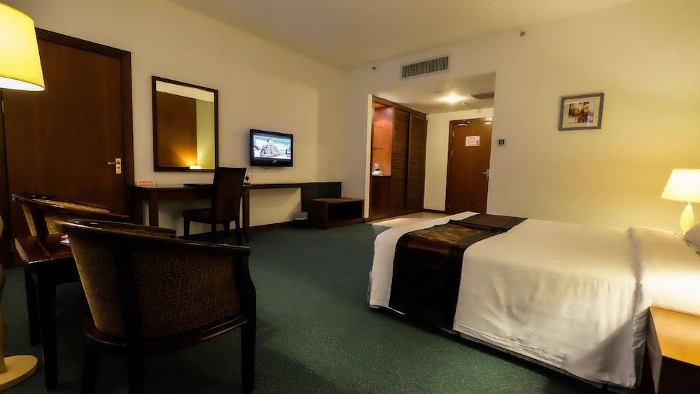 Times Hotel Brunei Bandar Seri Begawan Esterno foto