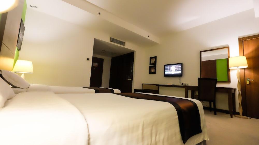 Times Hotel Brunei Bandar Seri Begawan Esterno foto
