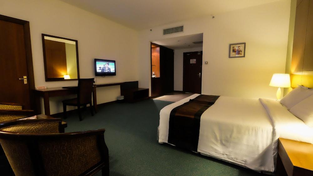 Times Hotel Brunei Bandar Seri Begawan Esterno foto