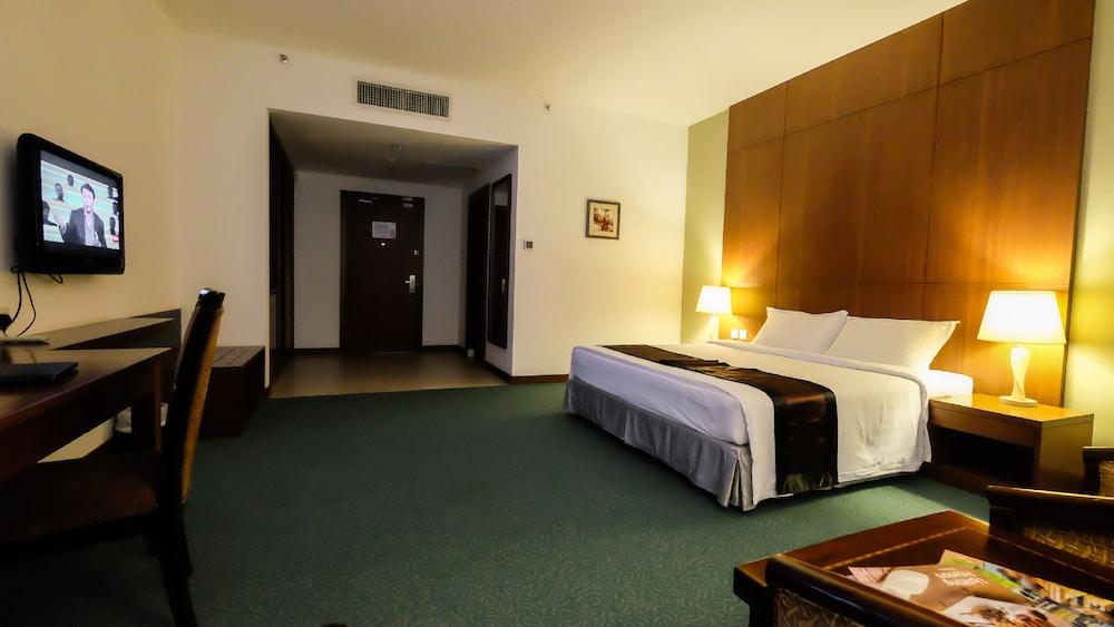 Times Hotel Brunei Bandar Seri Begawan Esterno foto