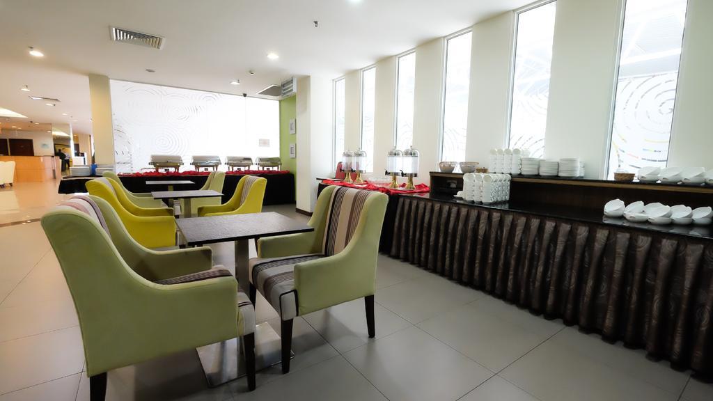 Times Hotel Brunei Bandar Seri Begawan Esterno foto
